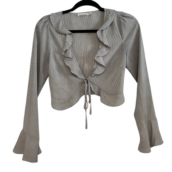 Stripped Long Sleeve Crop Top‎ - Picture 1 of 4